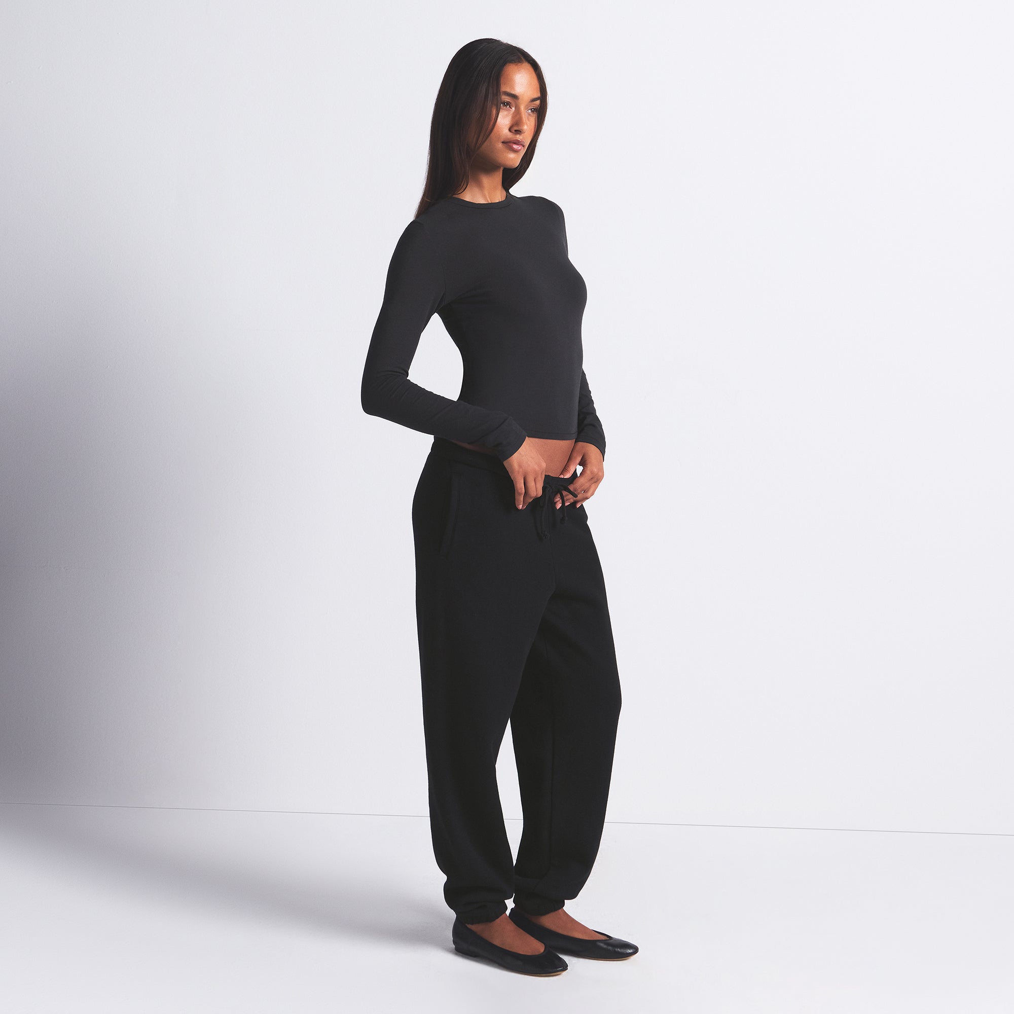 COTTON FLEECE CLASSIC JOGGER | ONYX ON A MODEL FRONT VIEW @ | FOCUS: 0.0, 1.0, 0.9