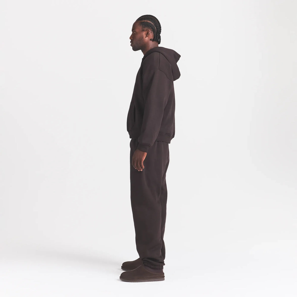 FLEECE LOUNGE MENS RELAXED JOGGER | DARK ROAST ON A MODEL SIDE VIEW @ | FOCUS: 0.0, 1.0, 0.9