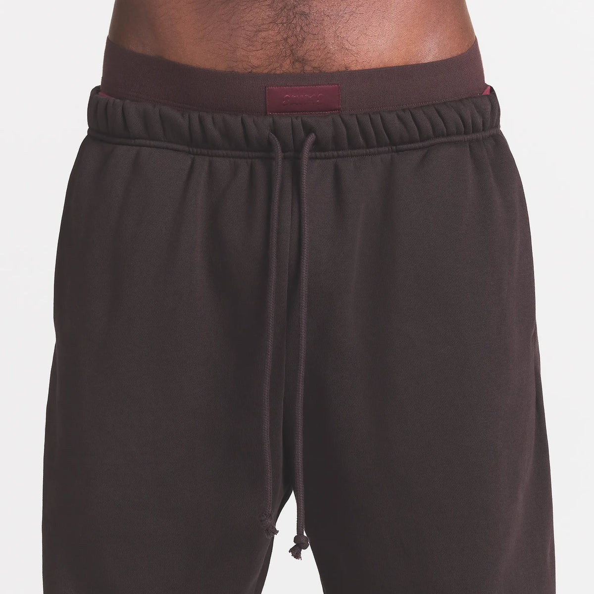 FLEECE LOUNGE MENS RELAXED JOGGER | DARK ROAST ON A MODEL FRONT VIEW @ | FOCUS: 0.0, 1.0, 0.9