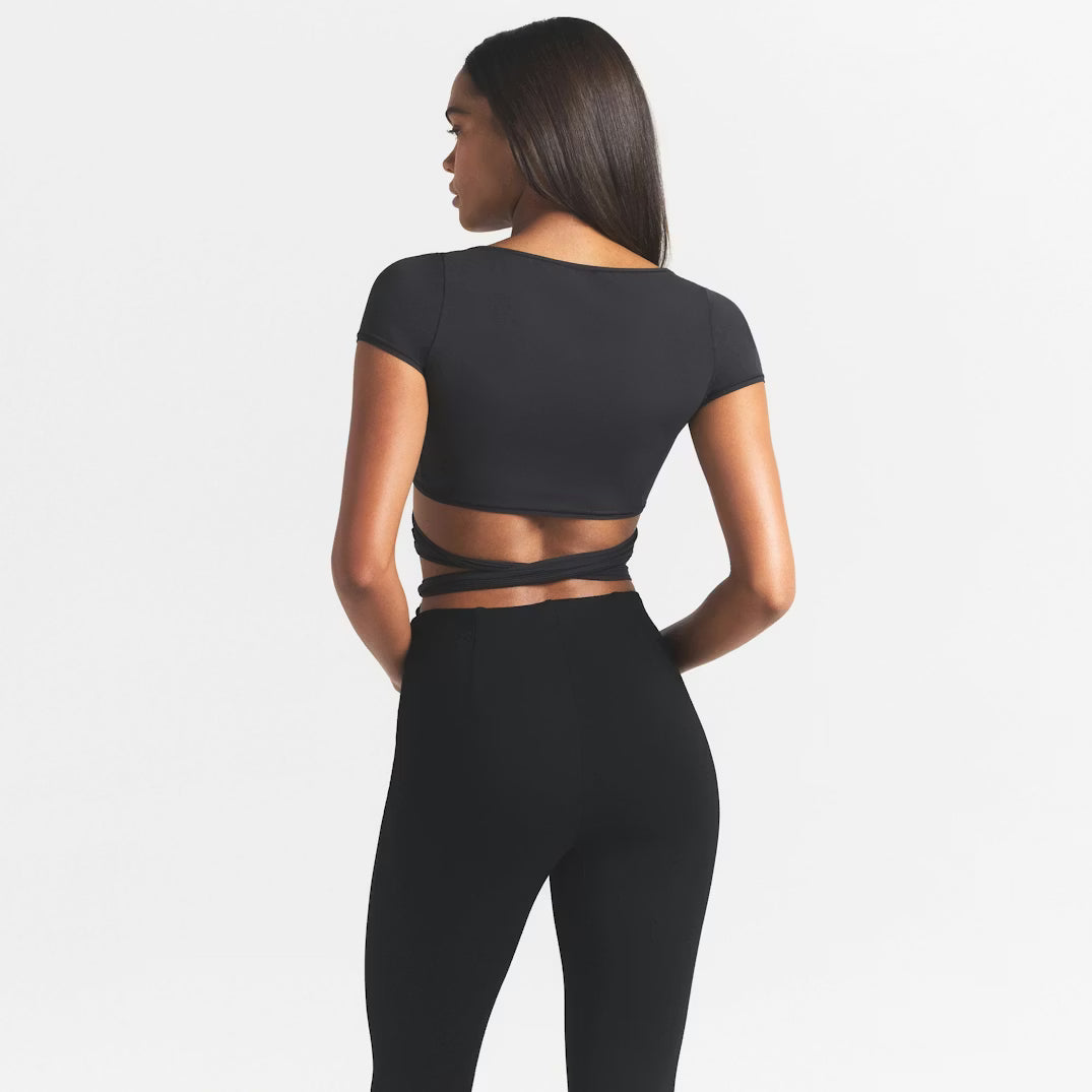 FITS EVERYBODY WRAP SUPER CROPPED T-SHIRT | ONYX