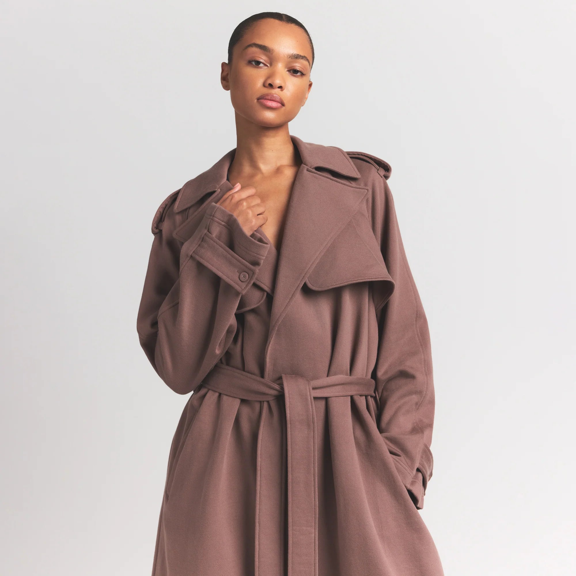 BOYFRIEND FLEECE TRENCH COAT | UMBER ON A MODEL FRONT VIEW @ | FOCUS: 0.9, 0.1, 0.7