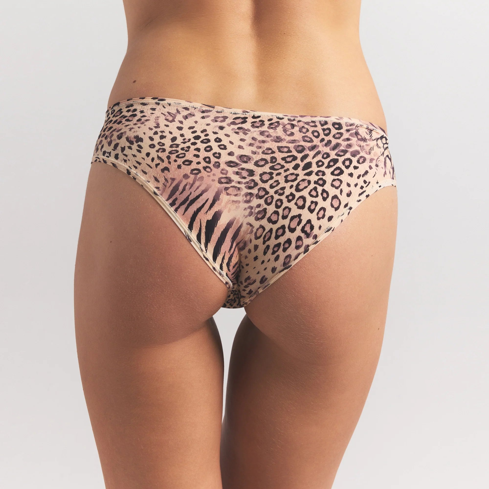 FITS EVERYBODY CHEEKY BRIEF | SAND MULTI ANIMAL ON A MODEL SIDE VIEW @ | FOCUS: 0.0, 1.0, 0.9