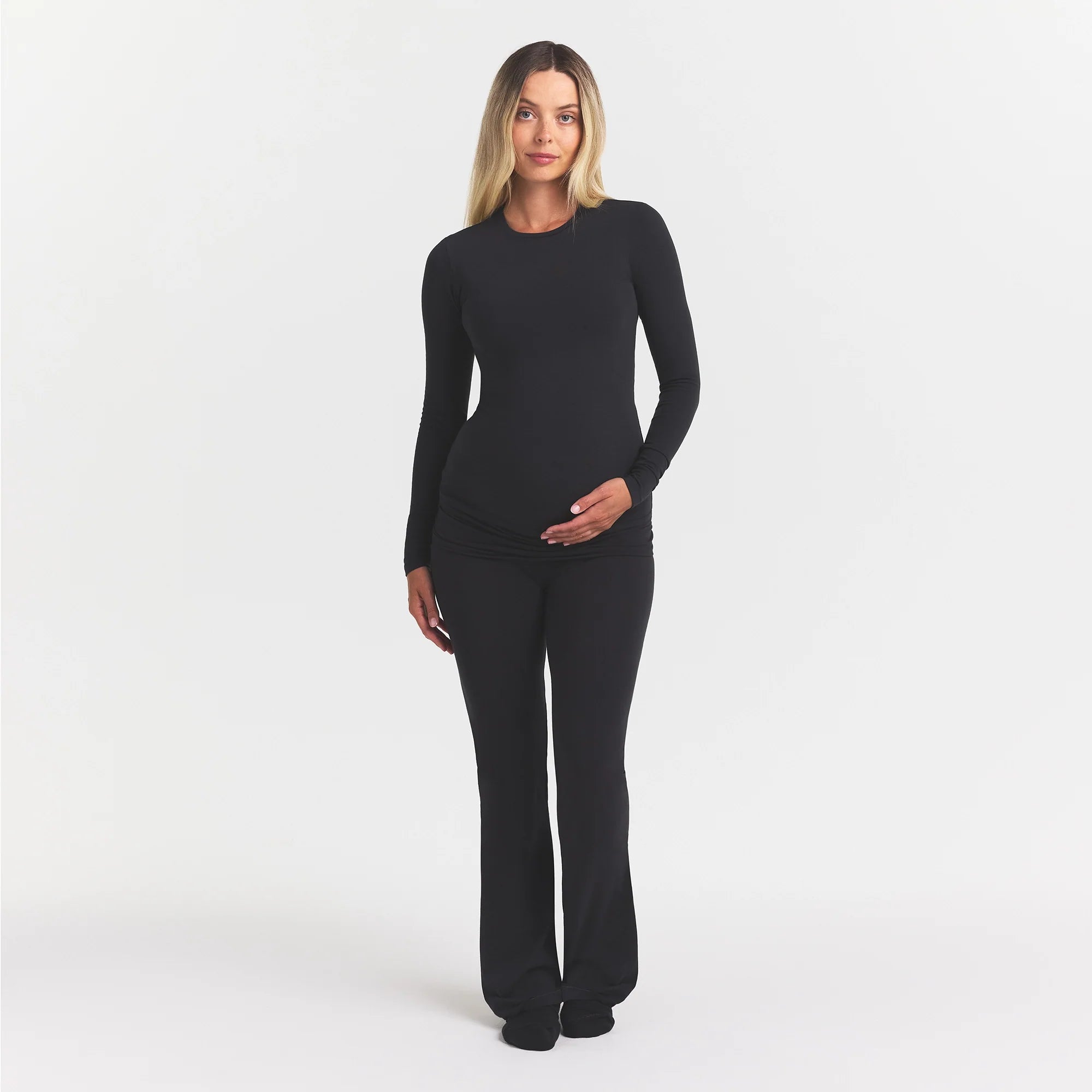 COTTON JERSEY MATERNITY FOLDOVER PANT | SOOT ON A MODEL FRONT VIEW @ | FOCUS: 0.0, 1.0, 0.9