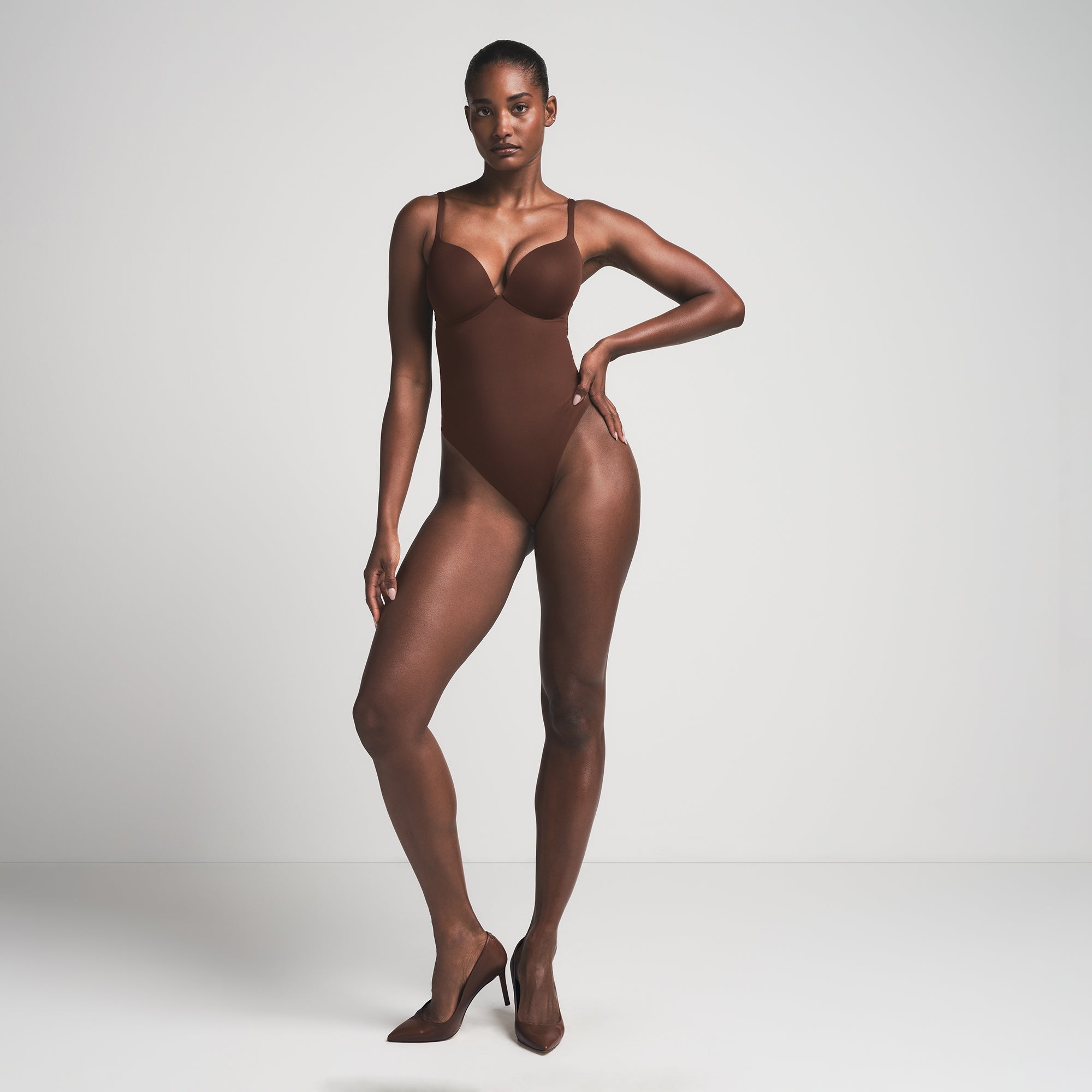 SKIMS ULTIMATE BODY PUSH-UP THONG BODYSUIT | COCOA  ON A MODEL FRONT VIEW | FOCUS: 0.0, 1.0, 0.9