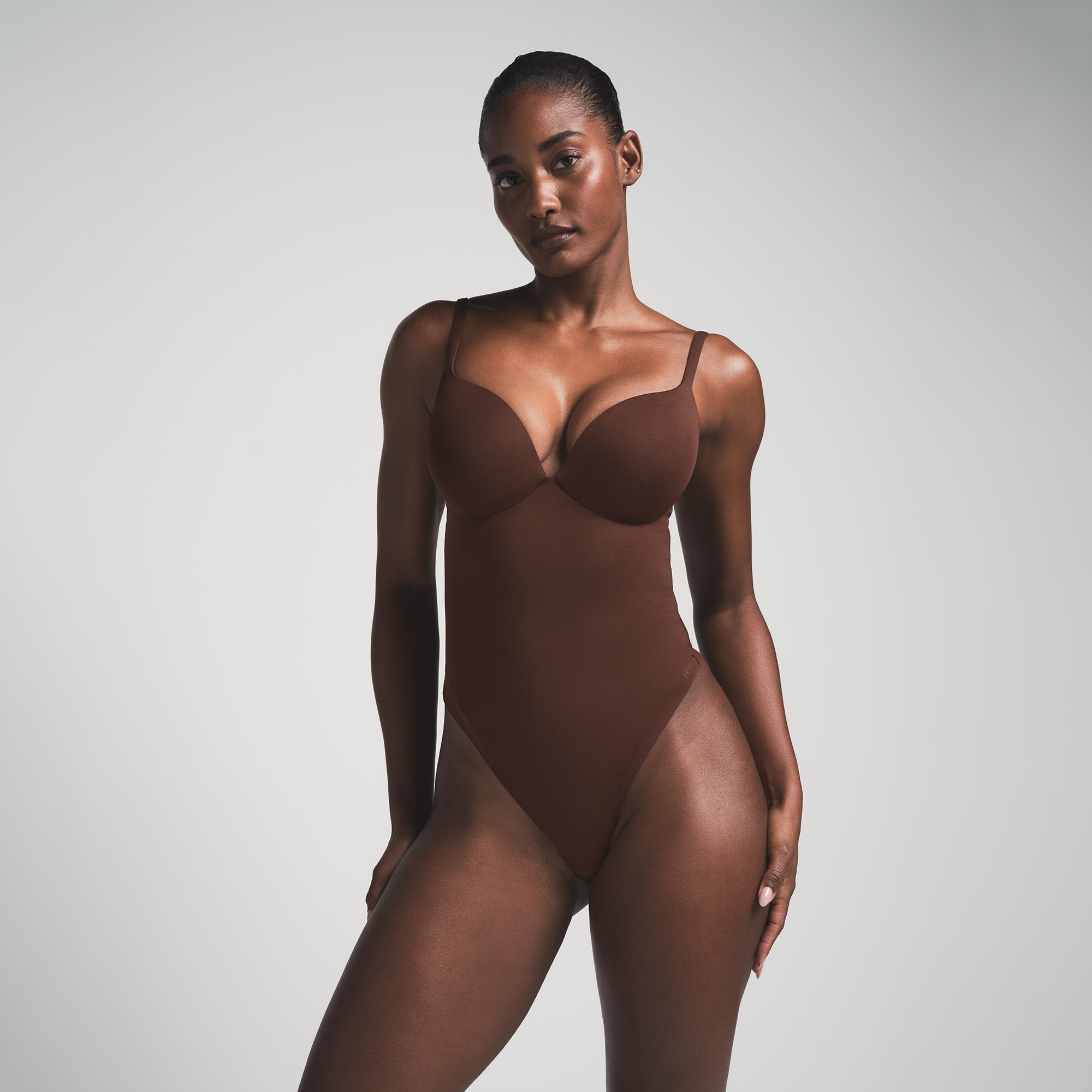SKIMS ULTIMATE BODY PUSH-UP THONG BODYSUIT | COCOA  ON A MODEL FRONT VIEW | FOCUS: 0.0, 1.0, 0.9