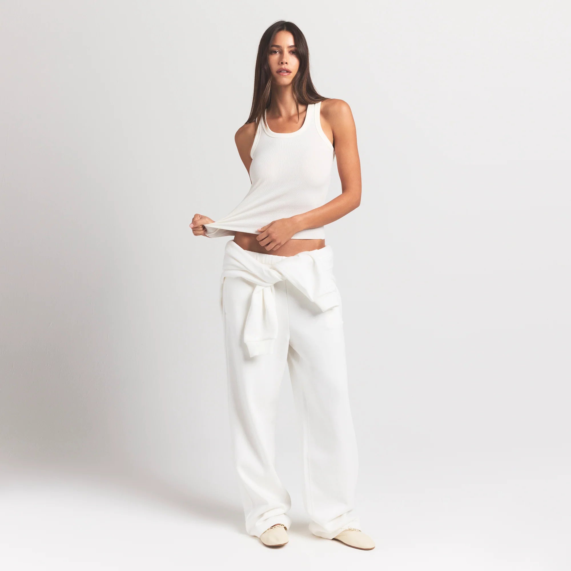 COTTON RIB SCOOP NECK TANK | MARBLE ON A MODEL FRONT VIEW S | FOCUS: 0.0, 1.0, 0.9