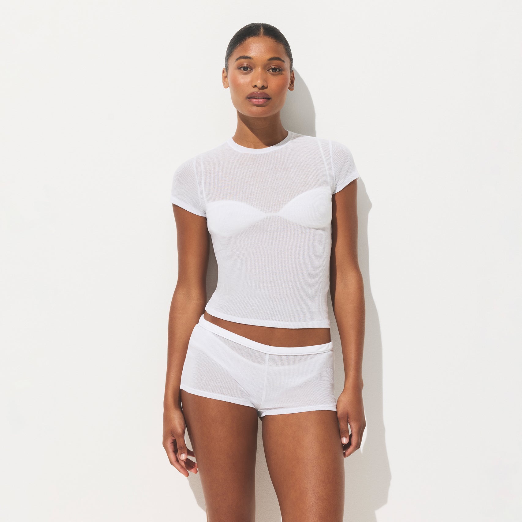 SHEER COTTON T-SHIRT | SNOW ON A MODEL SIDE VIEW | FOCUS: 0.0, 1.0, 0.9