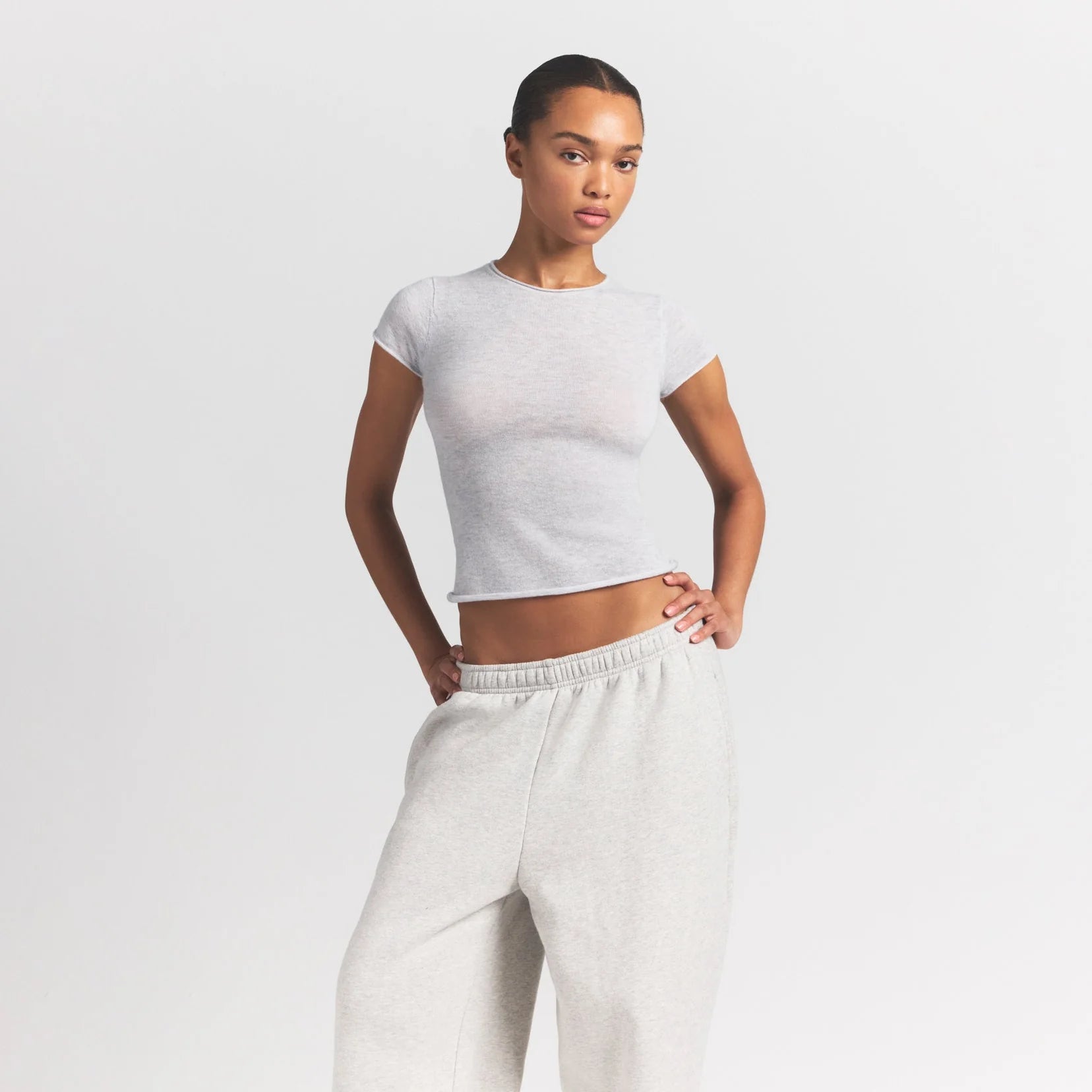 FEATHERWEIGHT CASHMERE TEE | LIGHT HEATHER GREY ON A MODEL SIDE VIEW S | FOCUS: 0.0, 1.0, 0.9