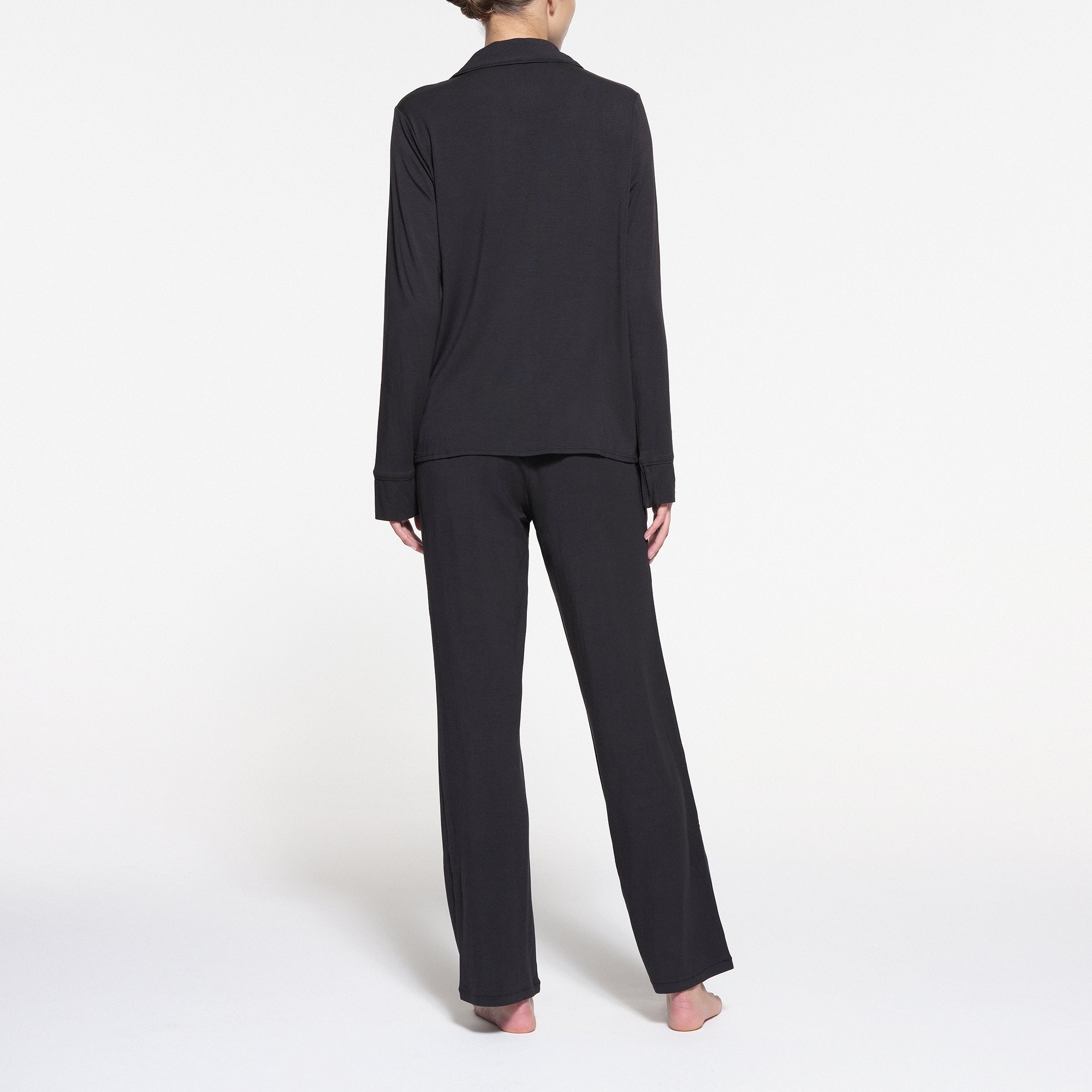 SKIMS SLEEP LONG SLEEVE BUTTON UP SLEEP SET | ONYX ON A MODEL BACK VIEW