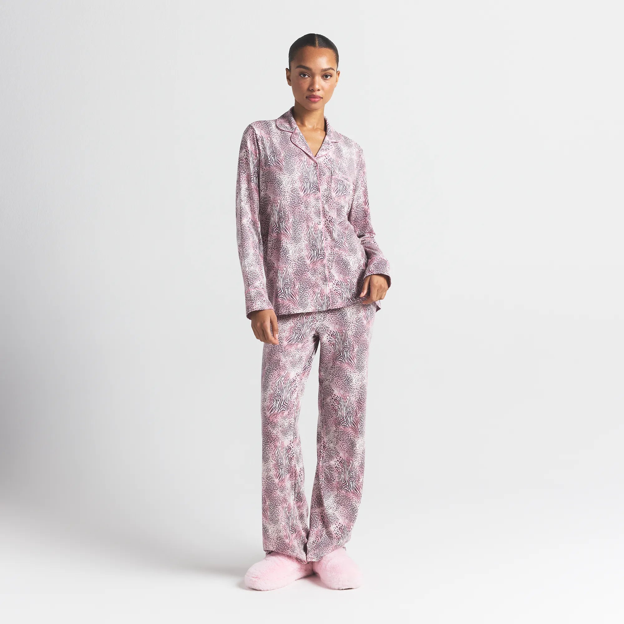 SKIMS SLEEP LONG SLEEVE BUTTON UP SET | BLOOM MINI MULTI ANIMAL ON A MODEL FRONT VIEW @ | FOCUS: 0.0, 1.0, 0.9