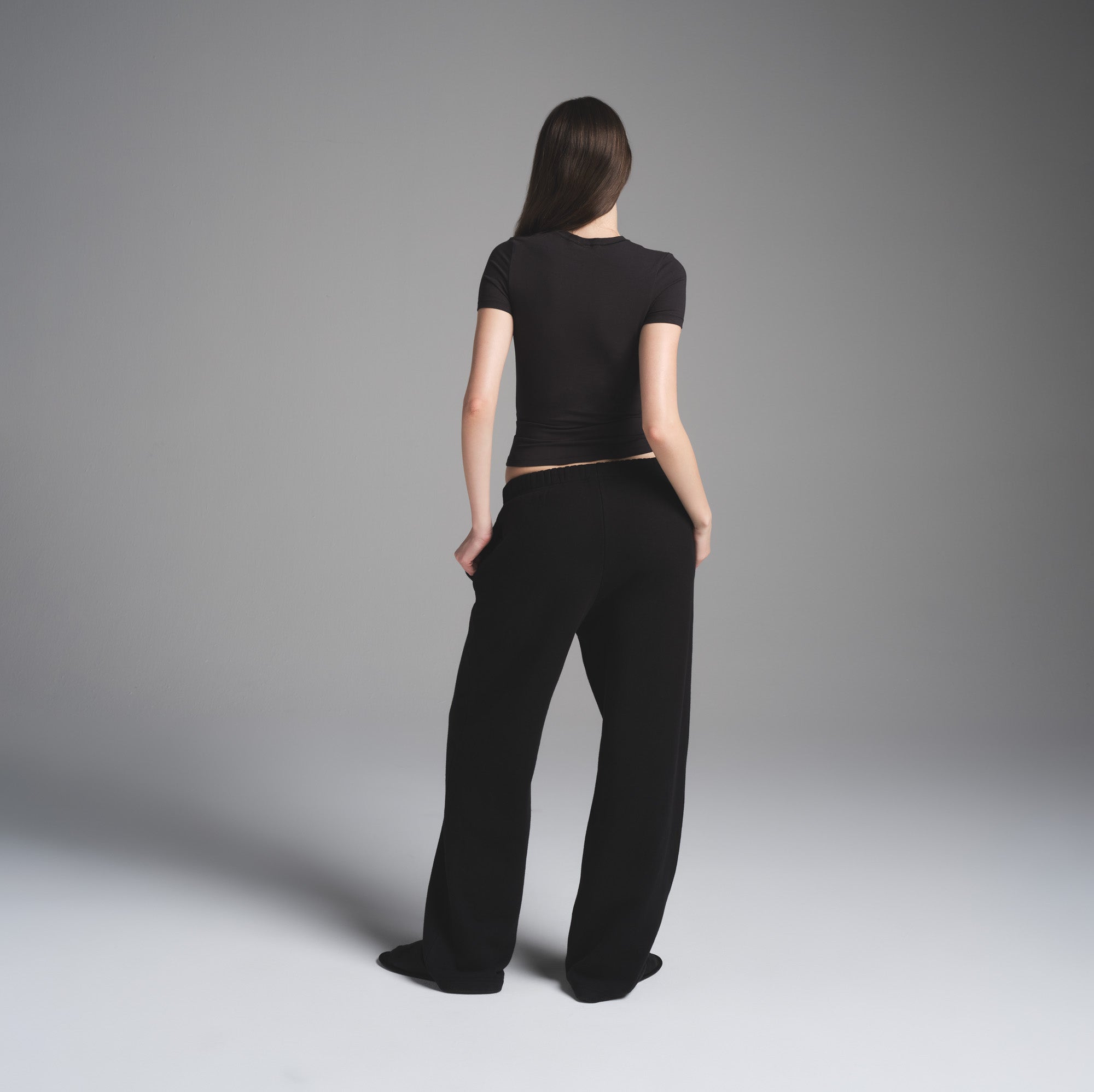 COTTON FLEECE CLASSIC STRAIGHT LEG PANT | ONYX ON A MODEL FRONT VIEW | FOCUS: 0.0, 1.0, 0.9