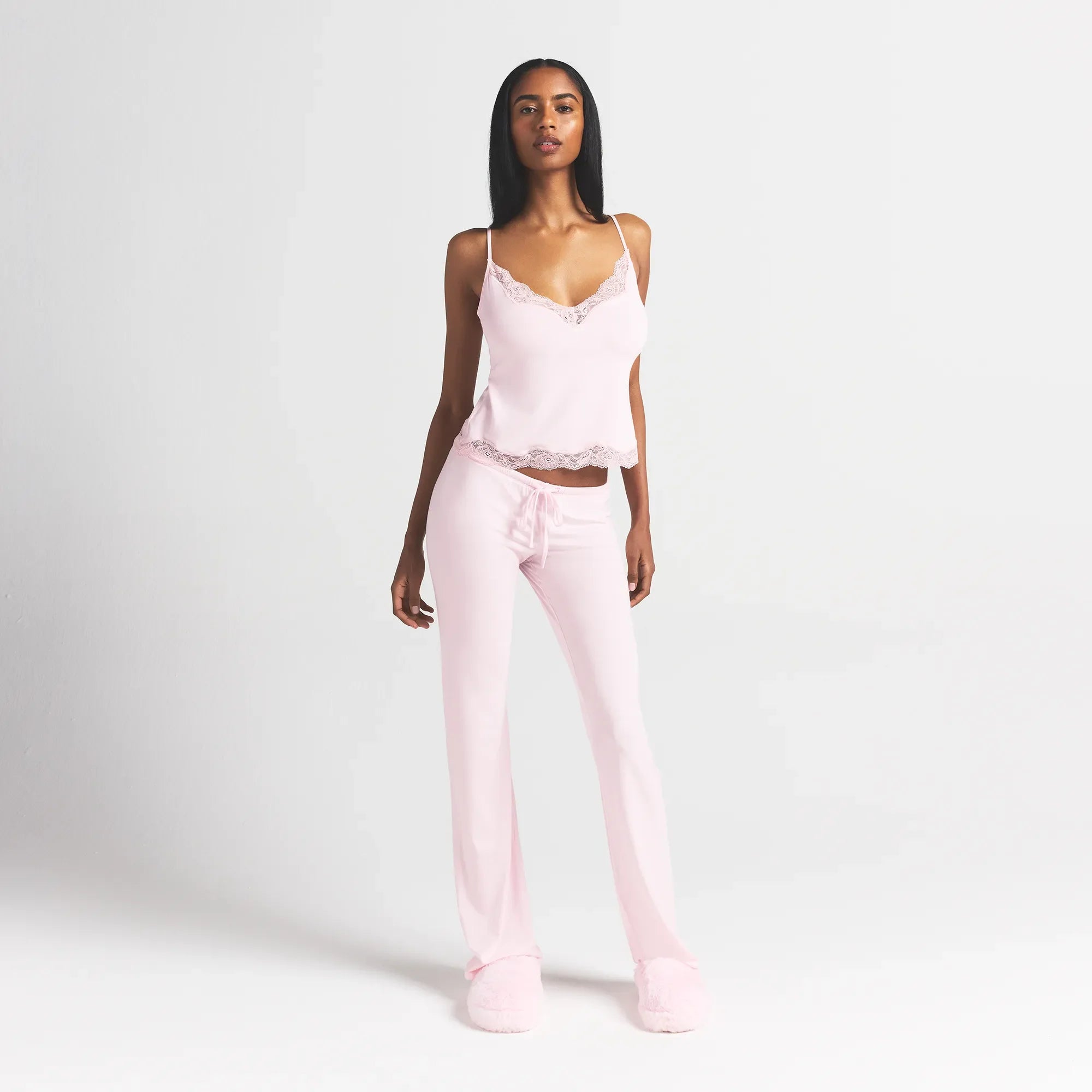 SKIMS SLEEP CAMI AND PANT SET | BLOOM ON A MODEL FRONT VIEW @ | FOCUS: 0.0, 1.0, 0.9