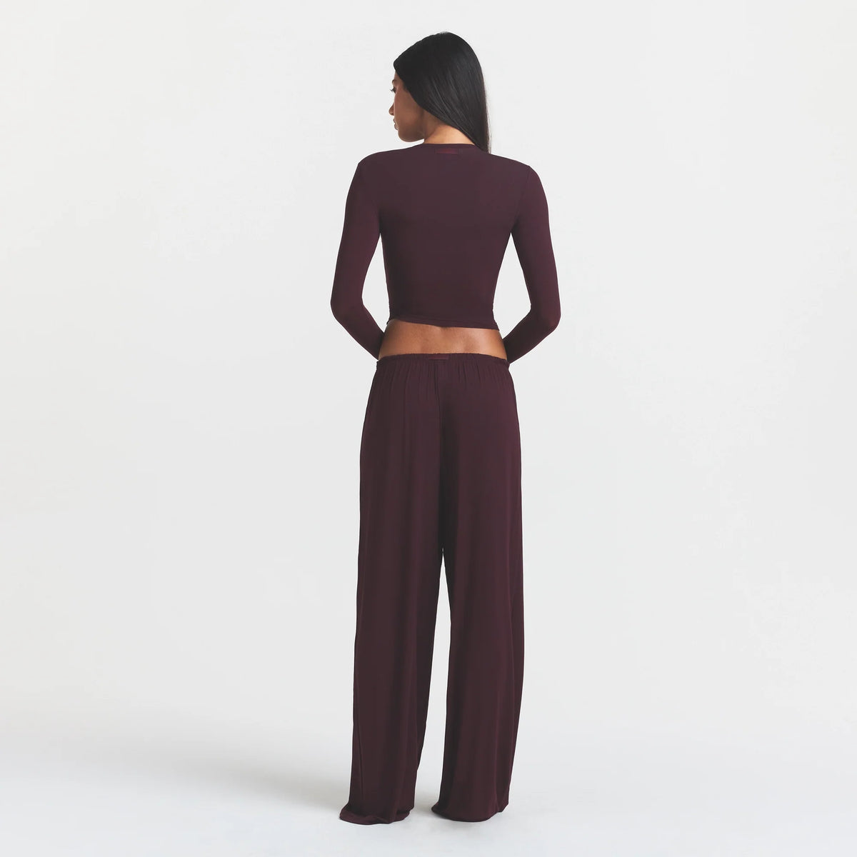 CLOUD SLEEP WRAP TOP | CURRANT ON A MODEL FRONT VIEW @ | FOCUS: 0.0, 1.0, 0.9