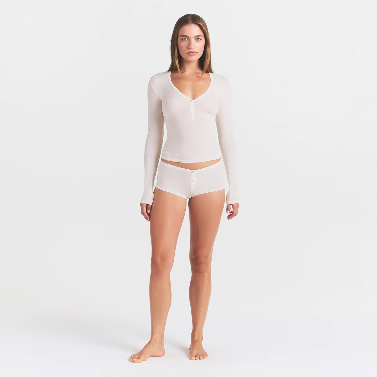 CLOUD SLEEP HENLEY | ECRU ON A MODEL FRONT VIEW @ | FOCUS: 0.0, 1.0, 0.9