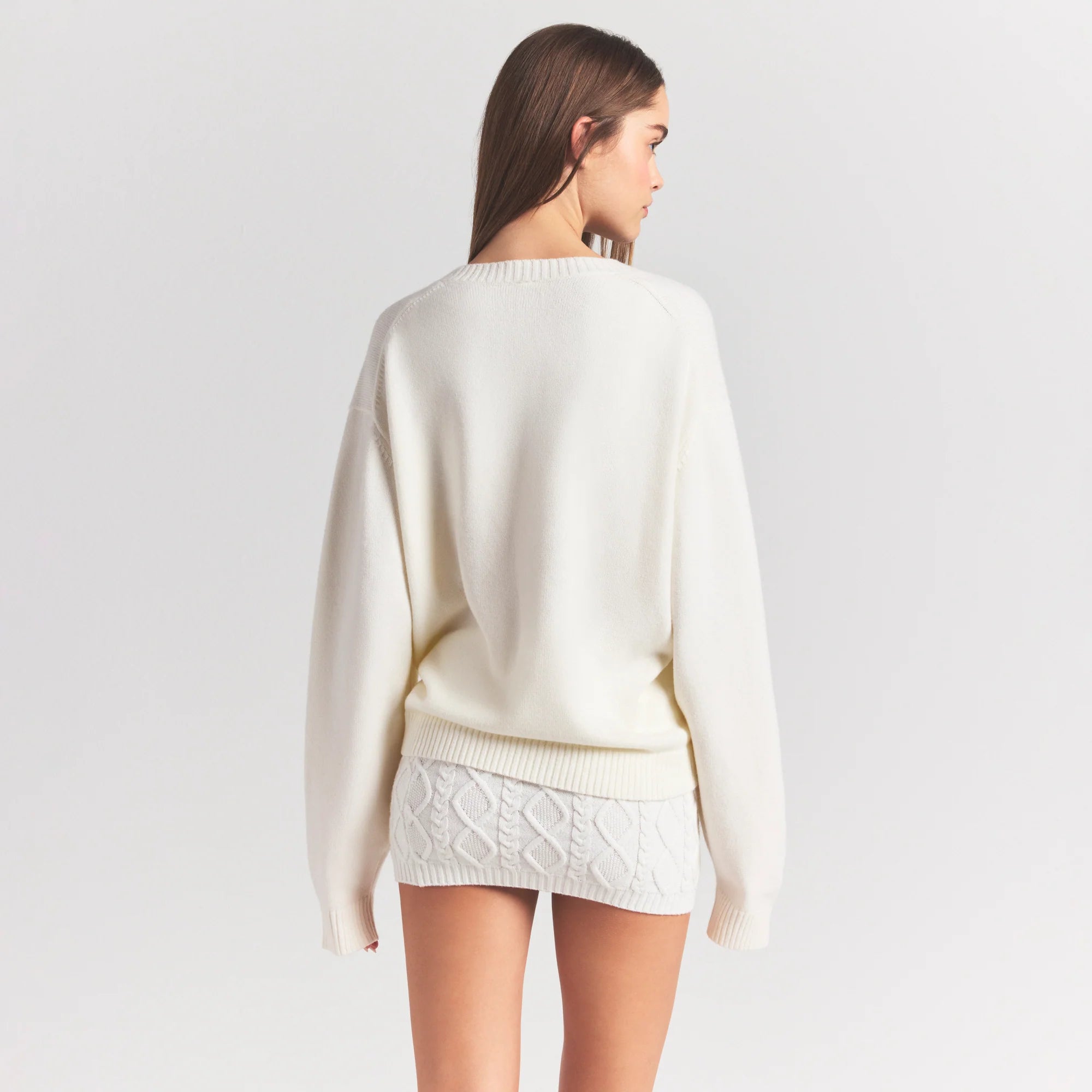 SWEATER KNITS PULLOVER V NECK | IVORY ON A MODEL SIDE VIEW @ | FOCUS: 0.0, 1.0, 0.9