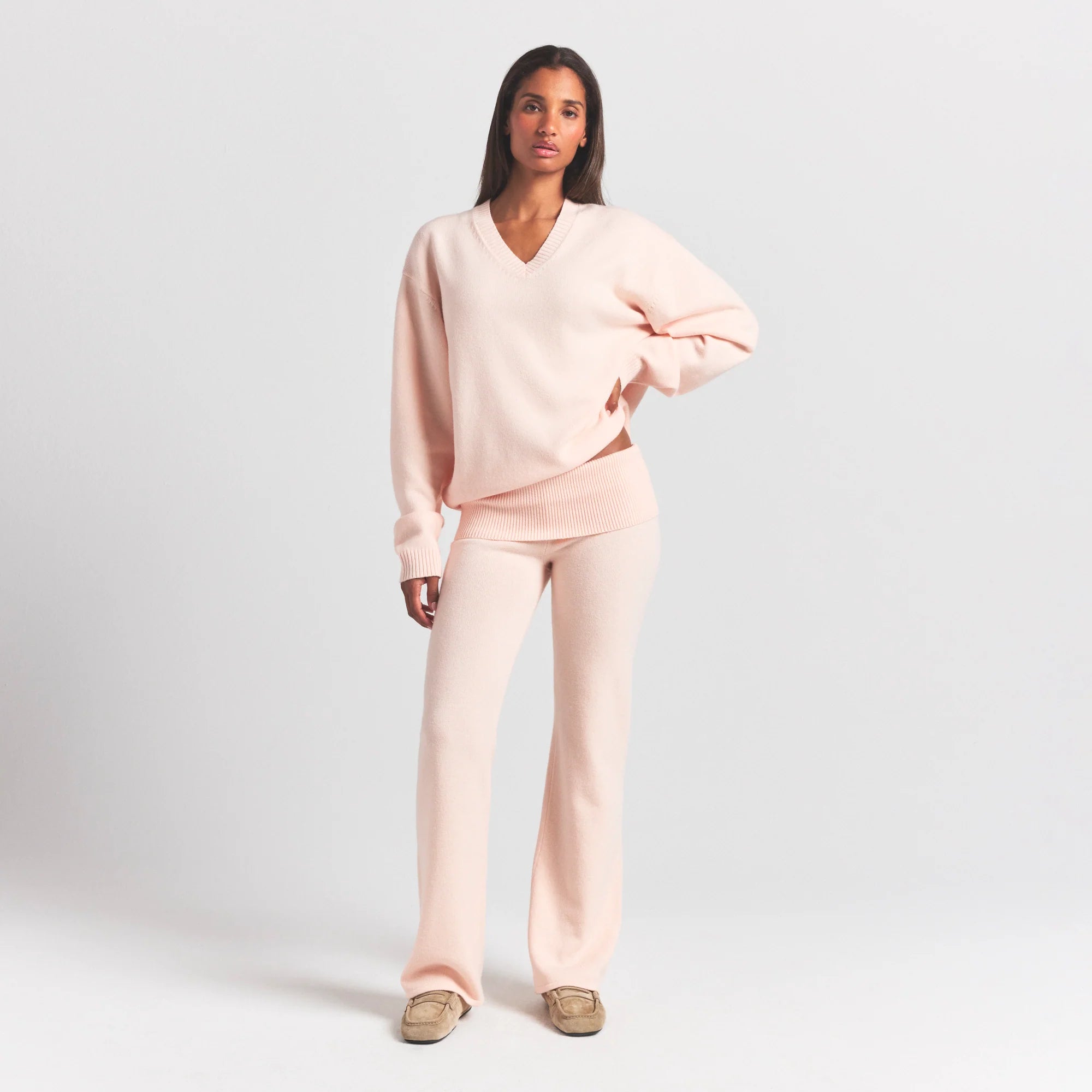 SWEATER KNITS PULLOVER V NECK | PRIMROSE ON A MODEL FRONT VIEW @ | FOCUS: 0.0, 1.0, 0.9