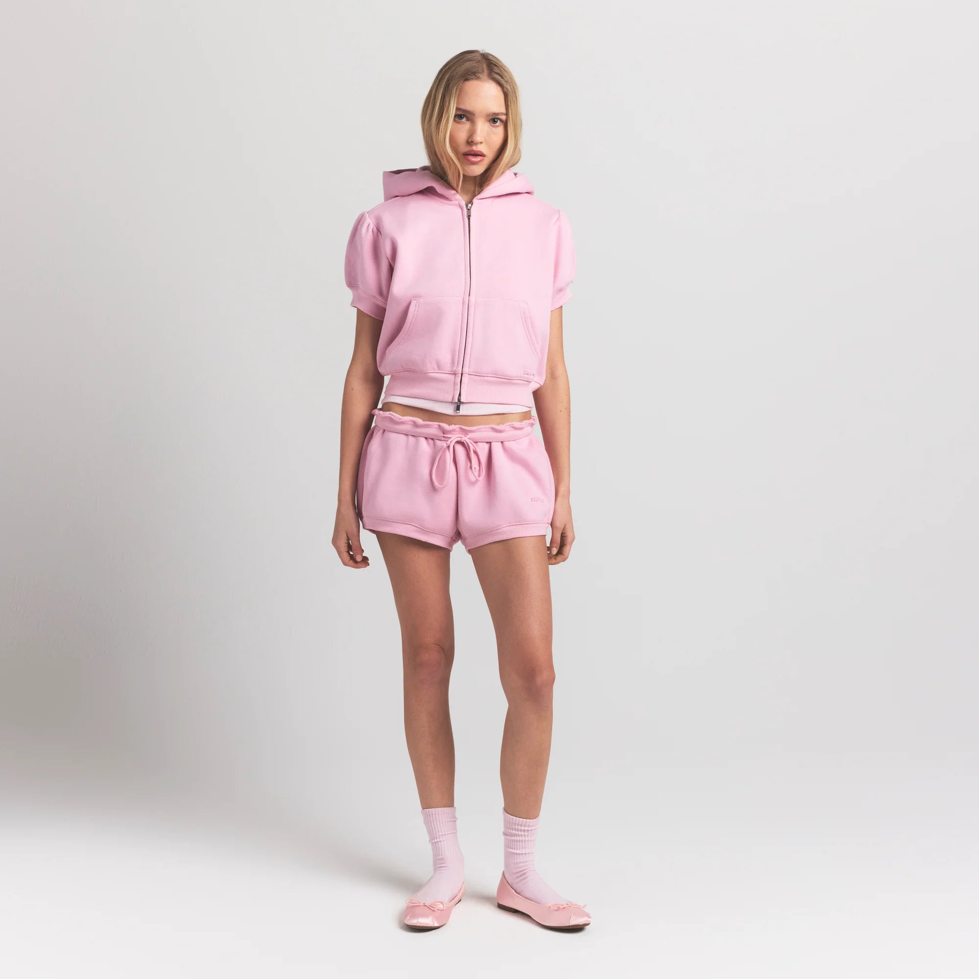 COTTON FLEECE BUBBLE SLEEVE CROPPED ZIP UP | HALITE ON A MODEL FRONT VIEW @ | FOCUS: 0.9, 0.1, 0.7