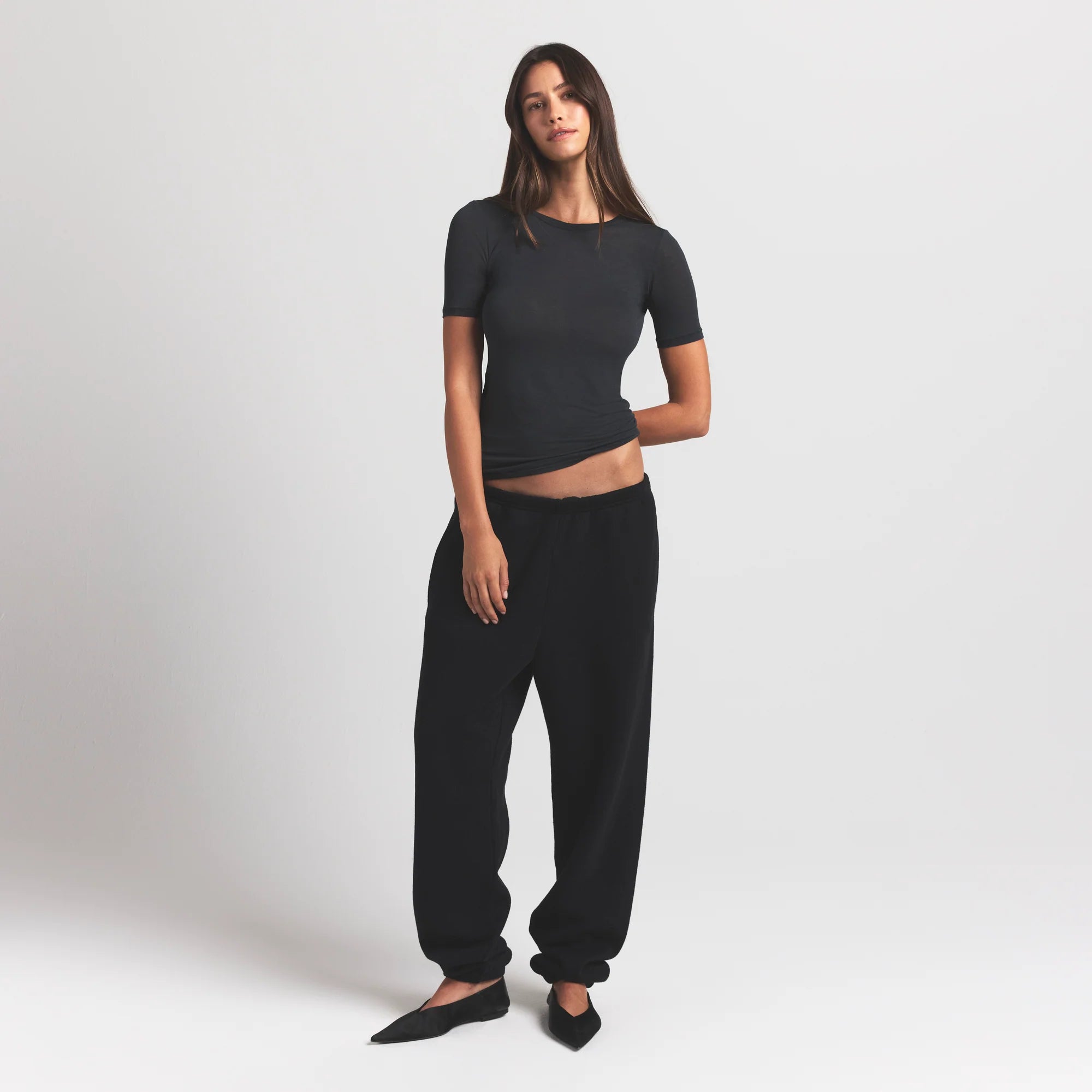 SHEER MODAL LONG T-SHIRT | ONYX ON A MODEL FRONT VIEW @ | FOCUS: 0.9, 0.1, 0.7