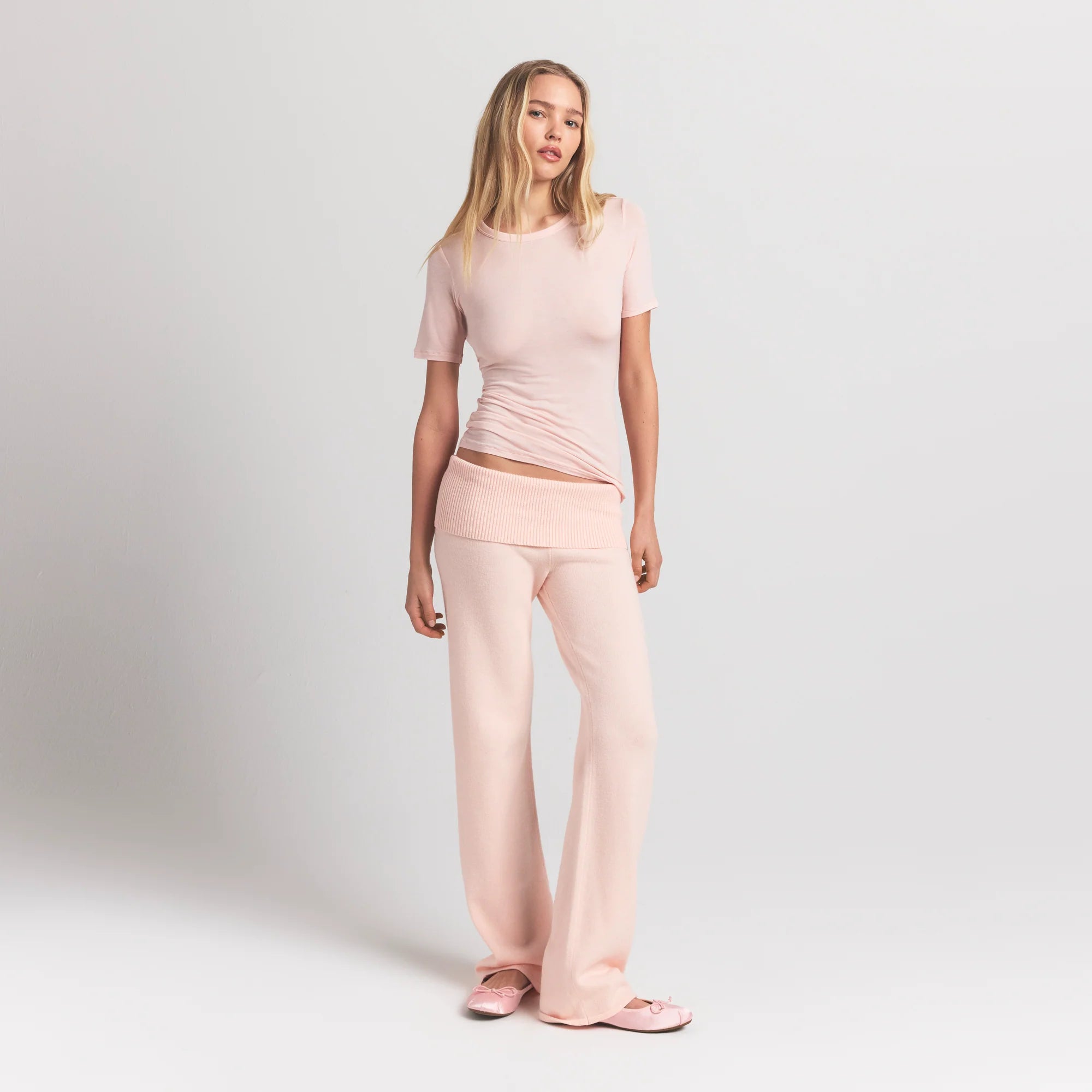 SHEER MODAL LONG T-SHIRT | PRIMROSE ON A MODEL FRONT VIEW @ | FOCUS: 0.9, 0.1, 0.7