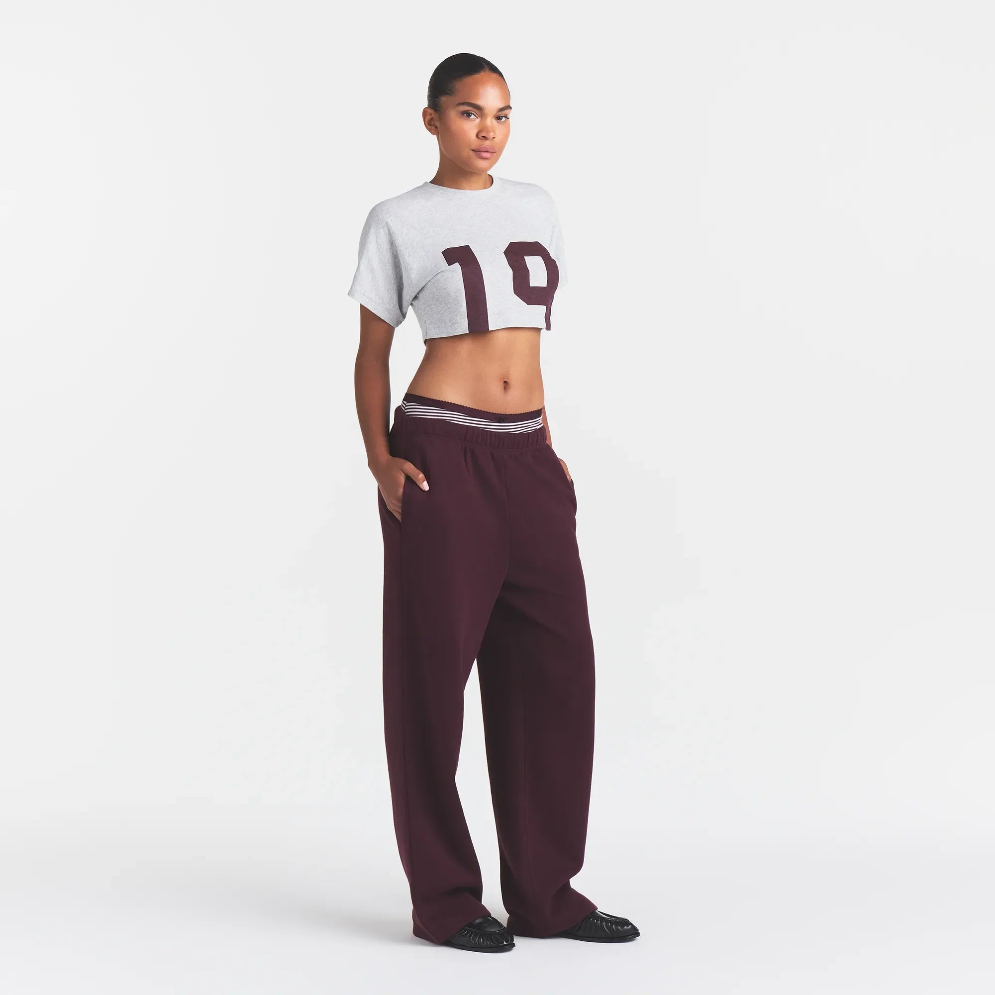 WORN IN JERSEY SUPER CROPPED T-SHIRT | CURRANT 19 PRINT ON A MODEL SIDE VIEW