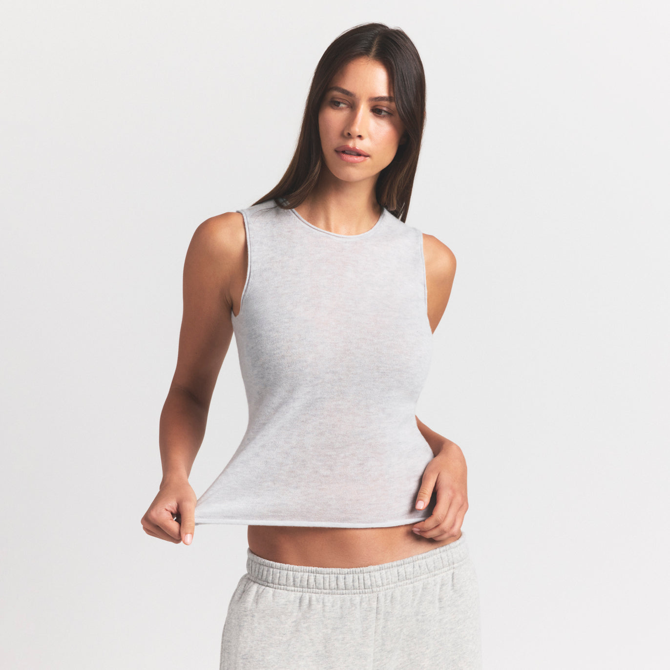 FEATHERWEIGHT CASHMERE SLEEVELESS TOP | LIGHT HEATHER GREY ON A MODEL SIDE VIEW | FOCUS: 0.0, 1.0, 0.9