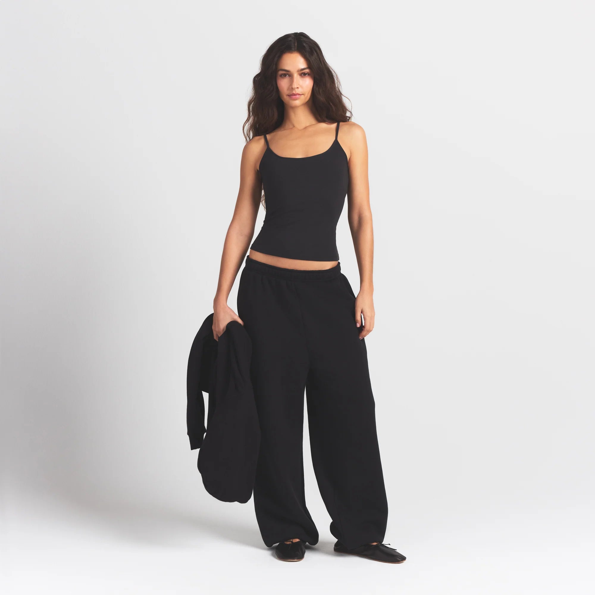 COTTON JERSEY SCOOP NECK CAMI | SOOT ON A MODEL FRONT VIEW @ | FOCUS: 0.9, 0.1, 0.7