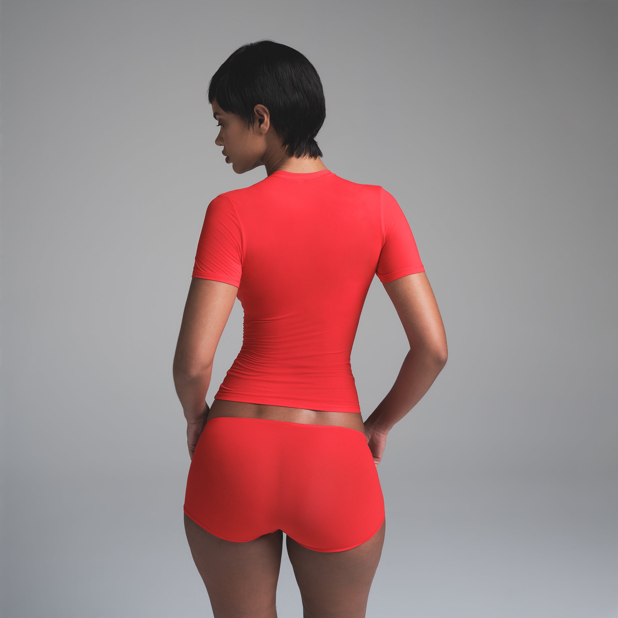 FITS EVERYBODY T-SHIRT | CHERRY ON A MODEL BACK VIEW | FOCUS: 0.0, 1.0, 0.9