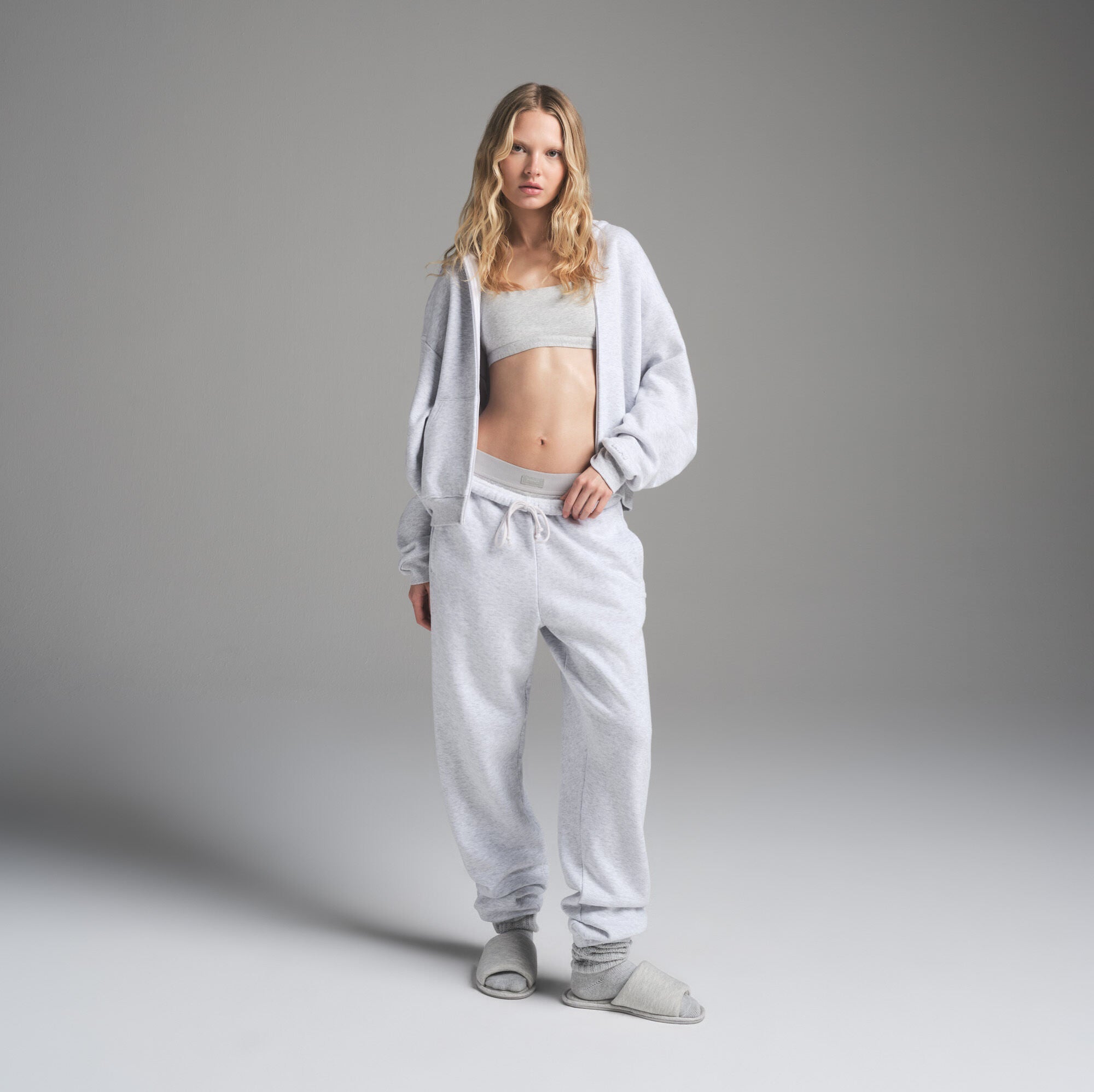 COTTON FLEECE CLASSIC ZIP UP HOODIE | LIGHT HEATHER GREY ON A MODEL FRONT VIEW | FOCUS: 0.0, 1.0, 0.9
