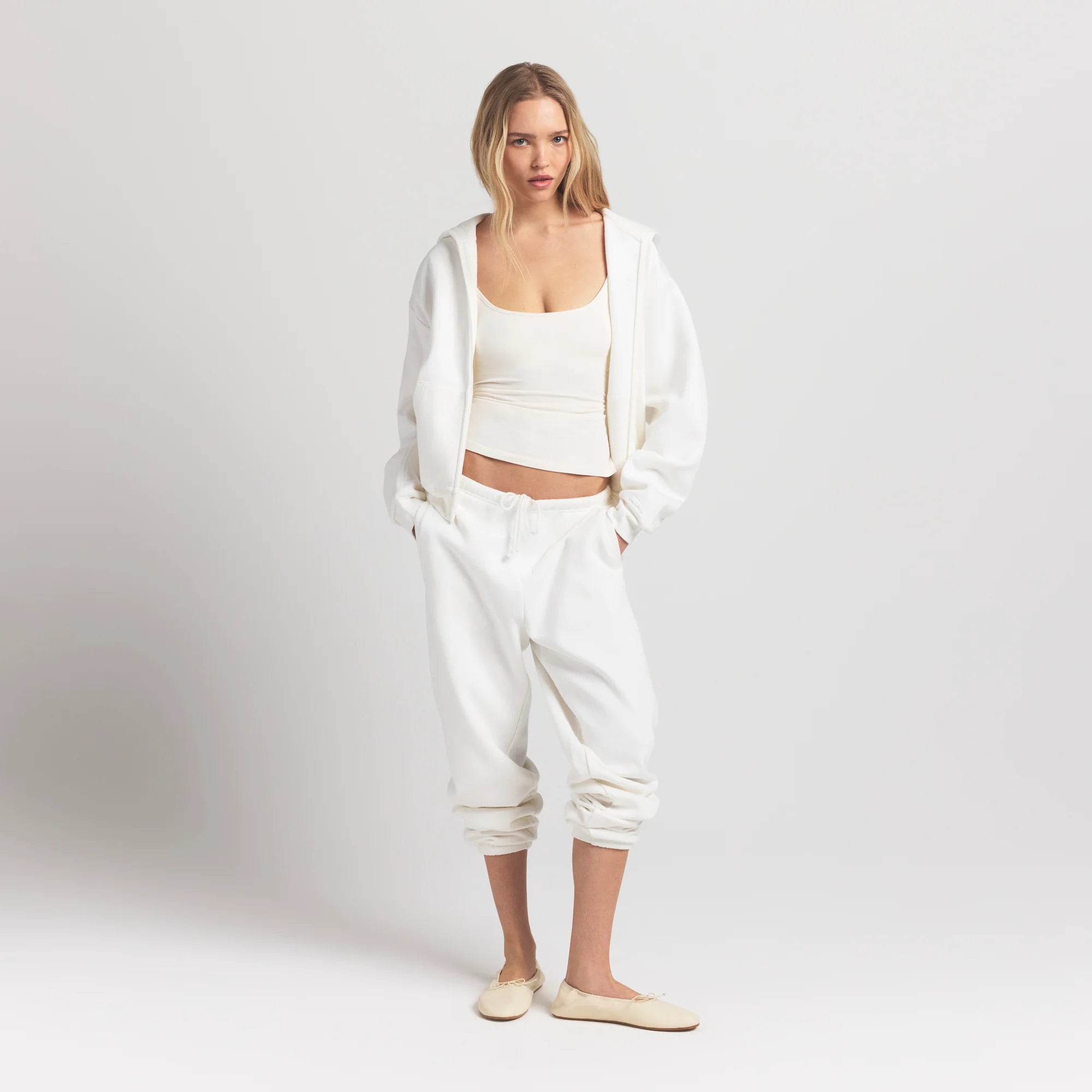 COTTON FLEECE CLASSIC ZIP UP HOODIE | MARBLE ON A MODEL FRONT VIEW @ | FOCUS: 0.9, 0.1, 0.7