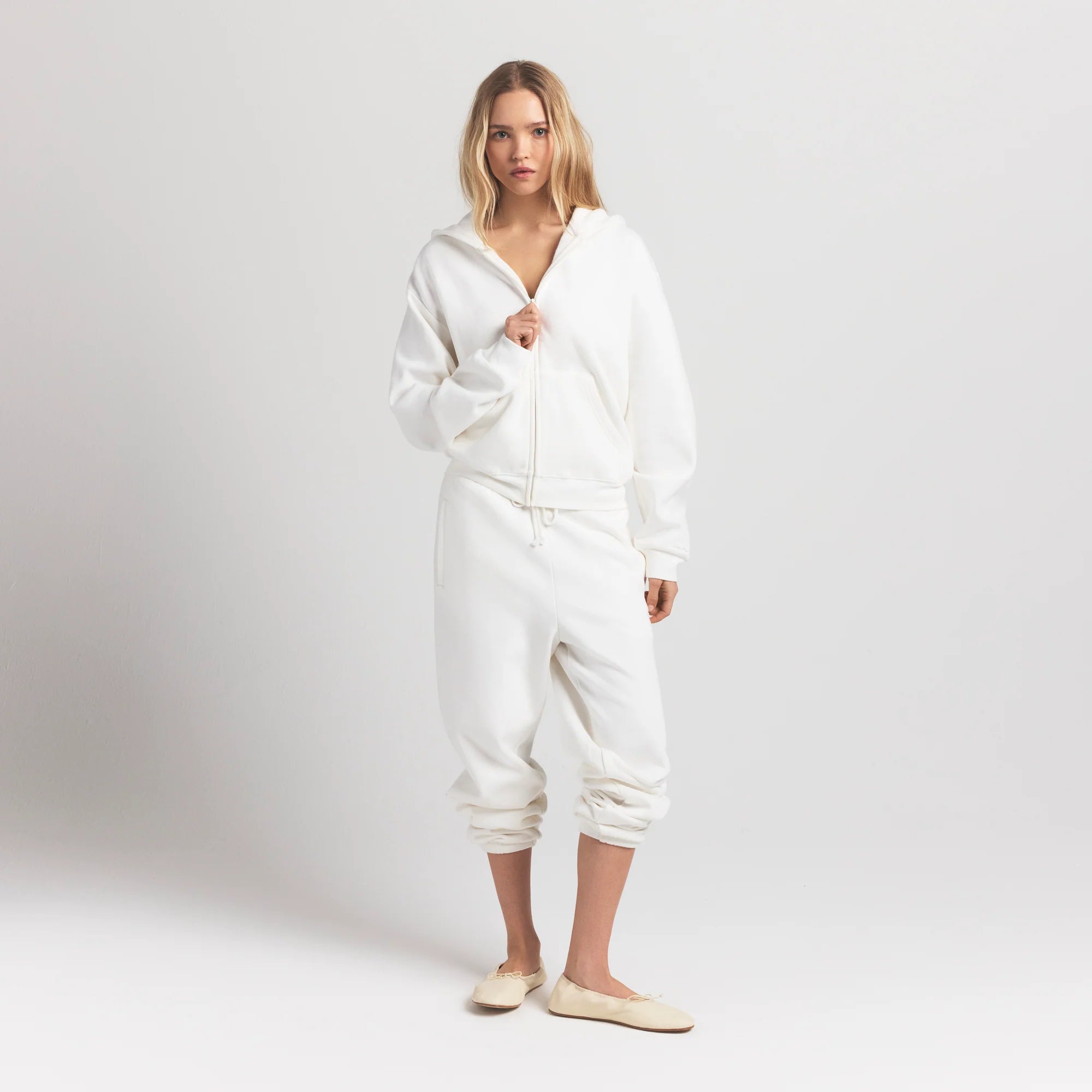 COTTON FLEECE CLASSIC ZIP UP HOODIE | MARBLE ON A MODEL FRONT VIEW @ | FOCUS: 0.9, 0.1, 0.7